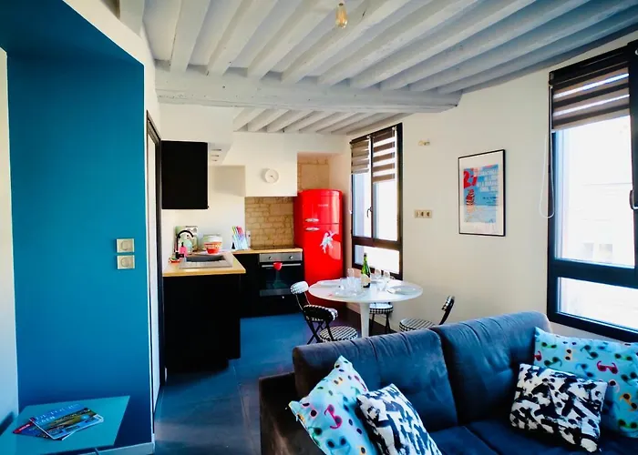 Le Perroquet Fringant, Rue Pietonne Et Quartier Historique