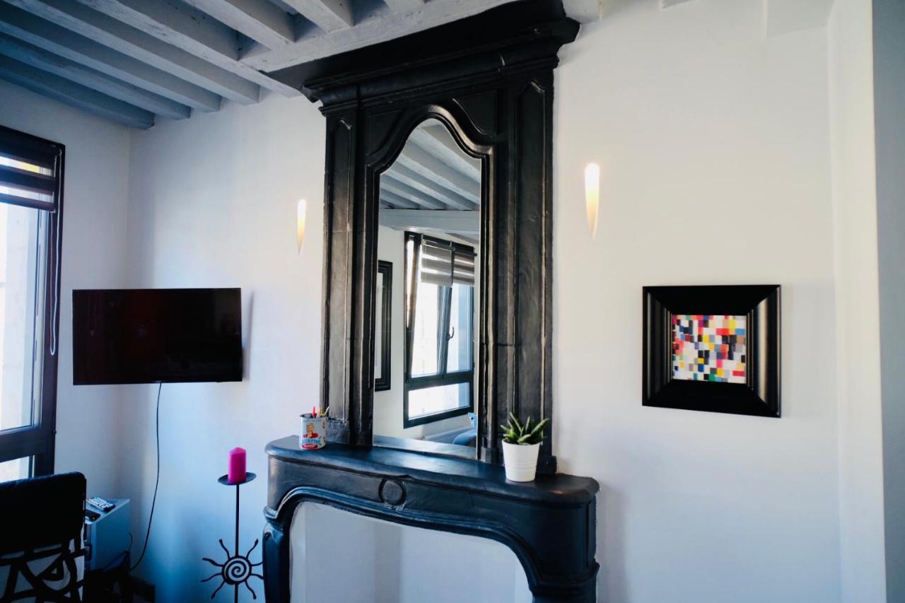 Le Perroquet Fringant, Rue Pietonne Et Quartier Historique